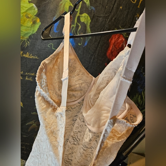 NEW Bali lace shapewear - 38D - Picture 7 of 9